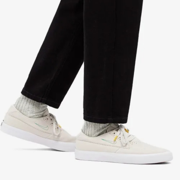 Womens Nike Sb Shane Summit White Lucky 